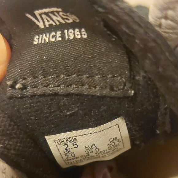 Vans size 2.5 - Picture 8 of 9